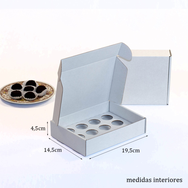 Caixa para 12 Brigadeiros Branca com janela (com divisória) - 10und